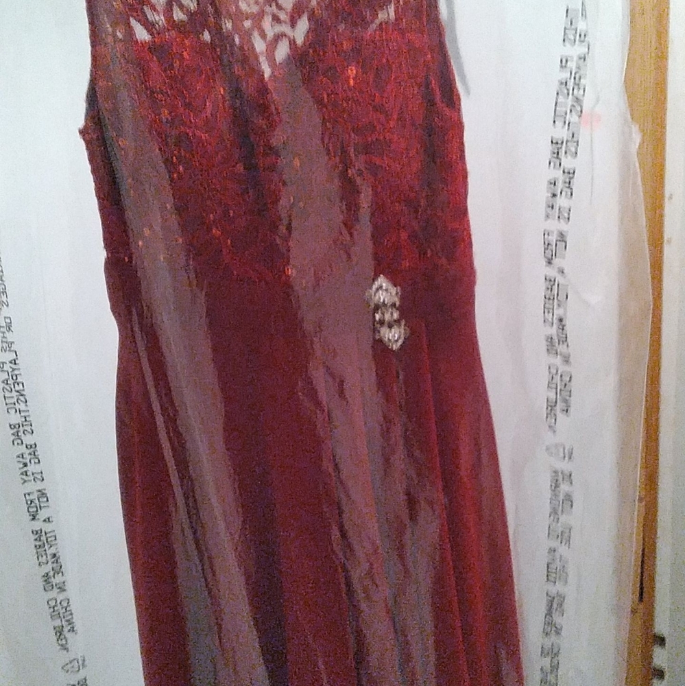 A dress - Picture 7 of 7
